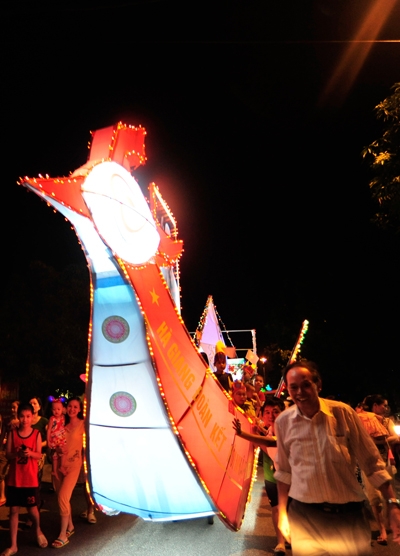 Lung linh lễ hội đường phố ở H&agrave; Giang